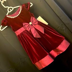 Dress size 5 ( looks smaller) new